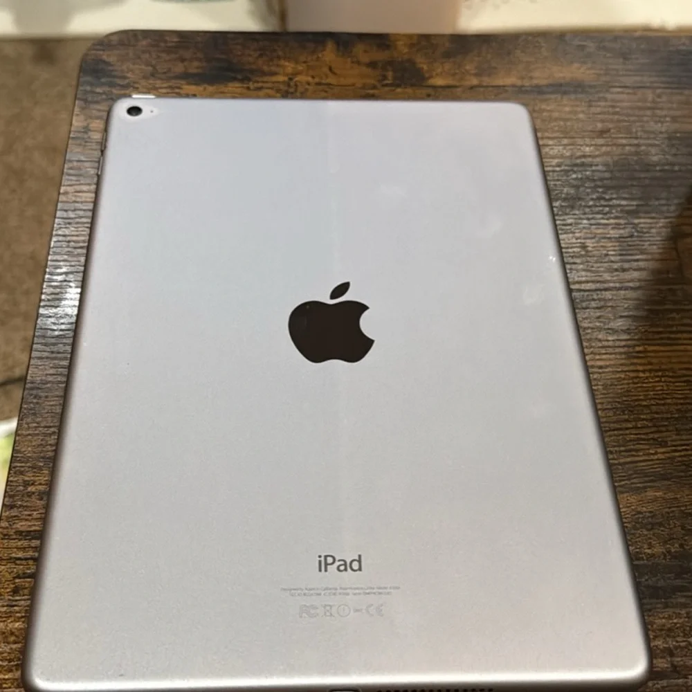 Used iPad Air 2. 128 gb. Occasionally turns off at 20% battery life